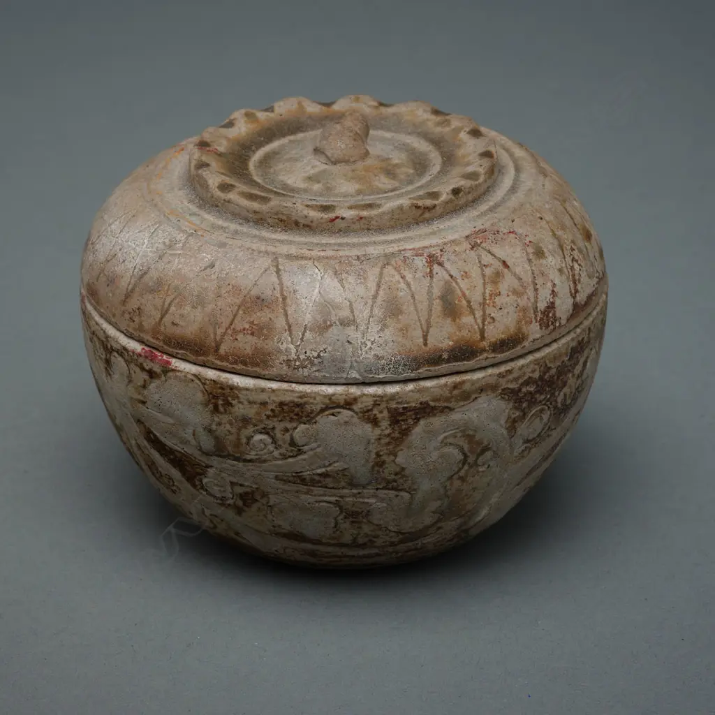 A Sawankhalok stoneware covered box, Image 1++